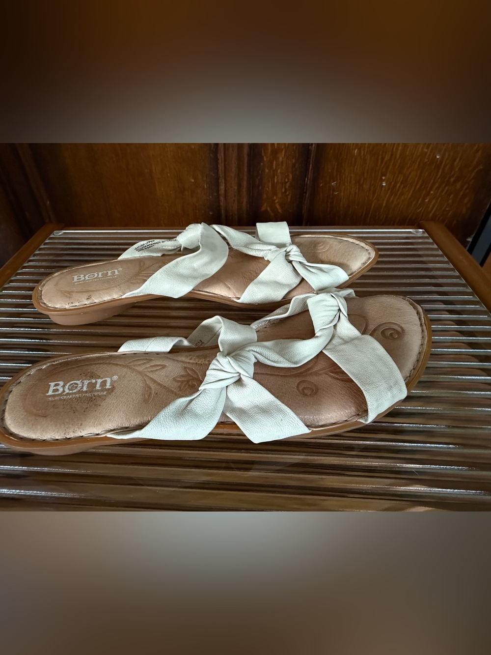 Born Women's Cream Handcrafted Leather Knotted Slide Sandals, size 9 - Picture 3 of 9